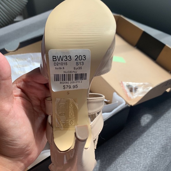 Nude Heels - Picture 2 of 4